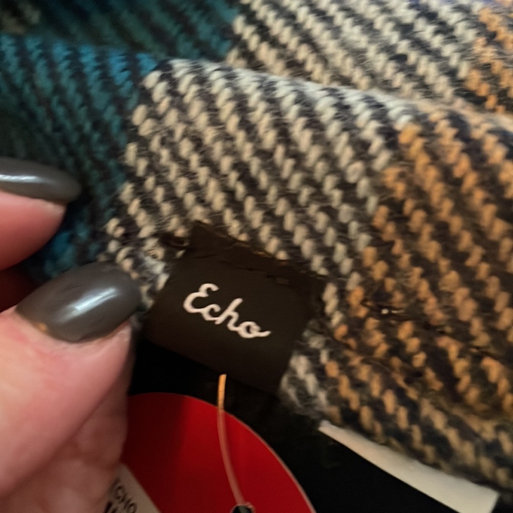 Evereve Shawl - Picture 4 of 4